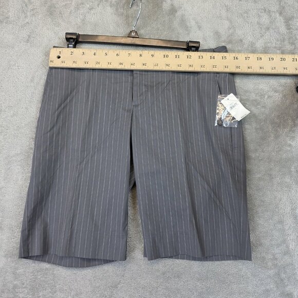 Gap Shorts Womens 1 Gray Pinstripe Hip Slung Fit Dress Bermuda Low Rise Stretch - Picture 3 of 13